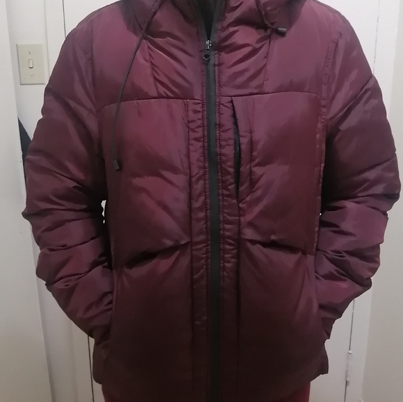storm mountain Other - Storm mountain men puffer jacket,large in color maroon